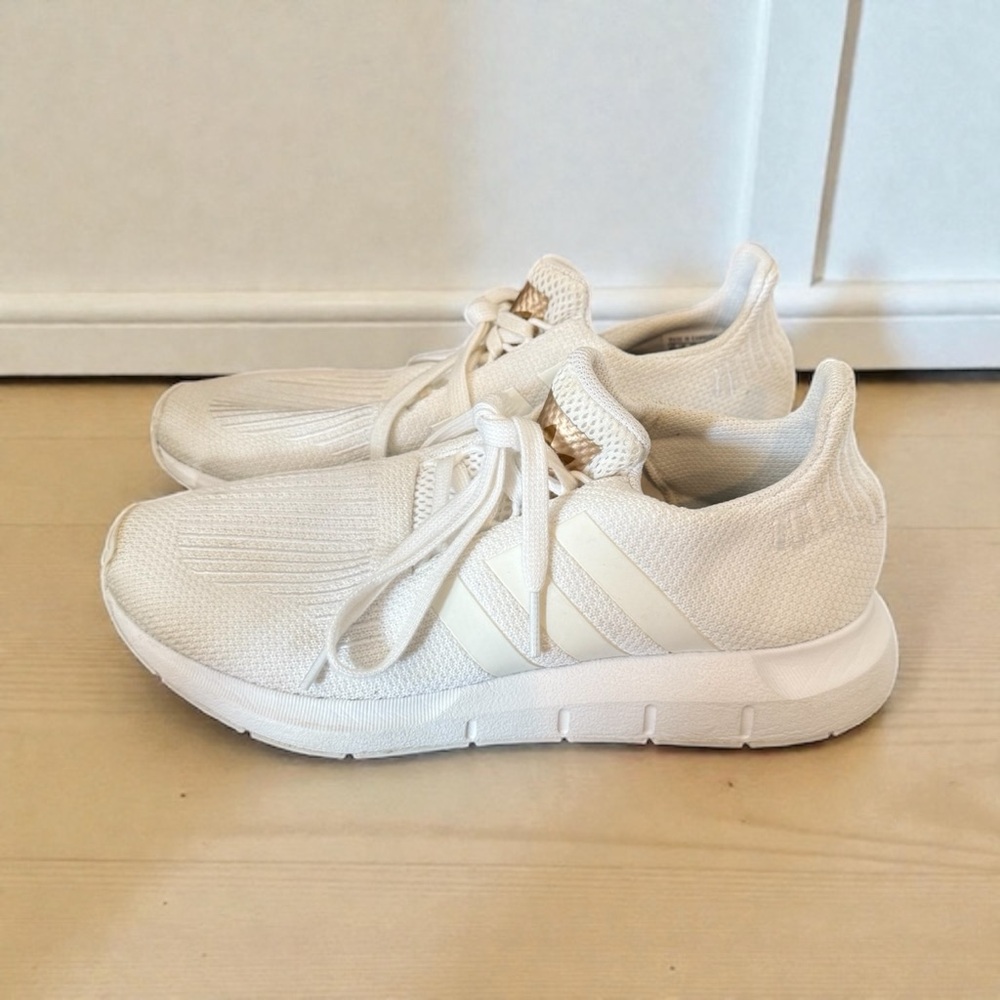 Adidas women’s swift run sneakers size 7.5 - Picture 2 of 5
